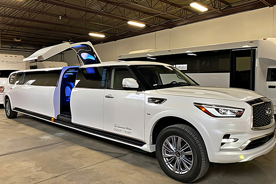 18 Passenger Infiniti Limousine